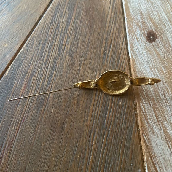 Elegant Vintage MONET Gold Plated Faux Pearl Cabochon Ornate Pin/ Brooch - Picture 4 of 5